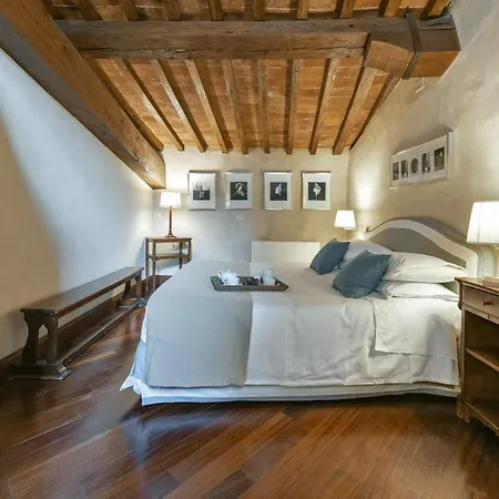Tiepolo Romantic Penthouse In The Oltrarno * Florence