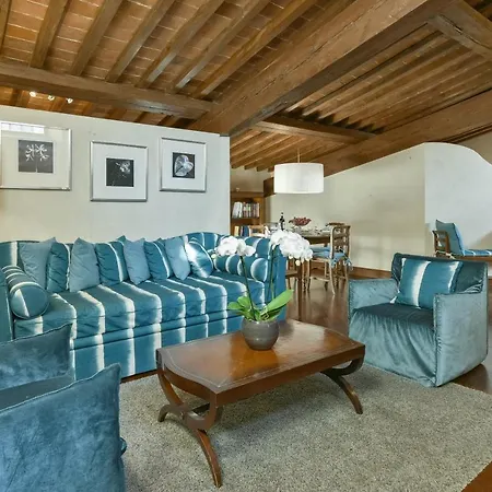 Tiepolo Romantic Penthouse In The Oltrarno *