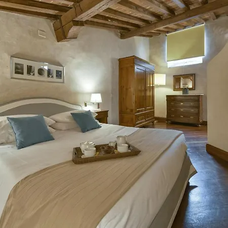 Tiepolo Romantic Penthouse In The Oltrarno Florence
