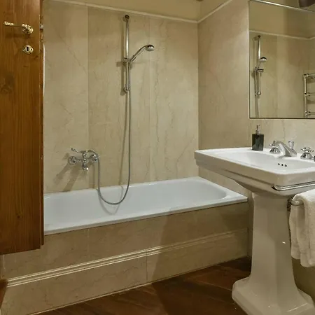 아파트 Tiepolo Romantic Penthouse In The Oltrarno